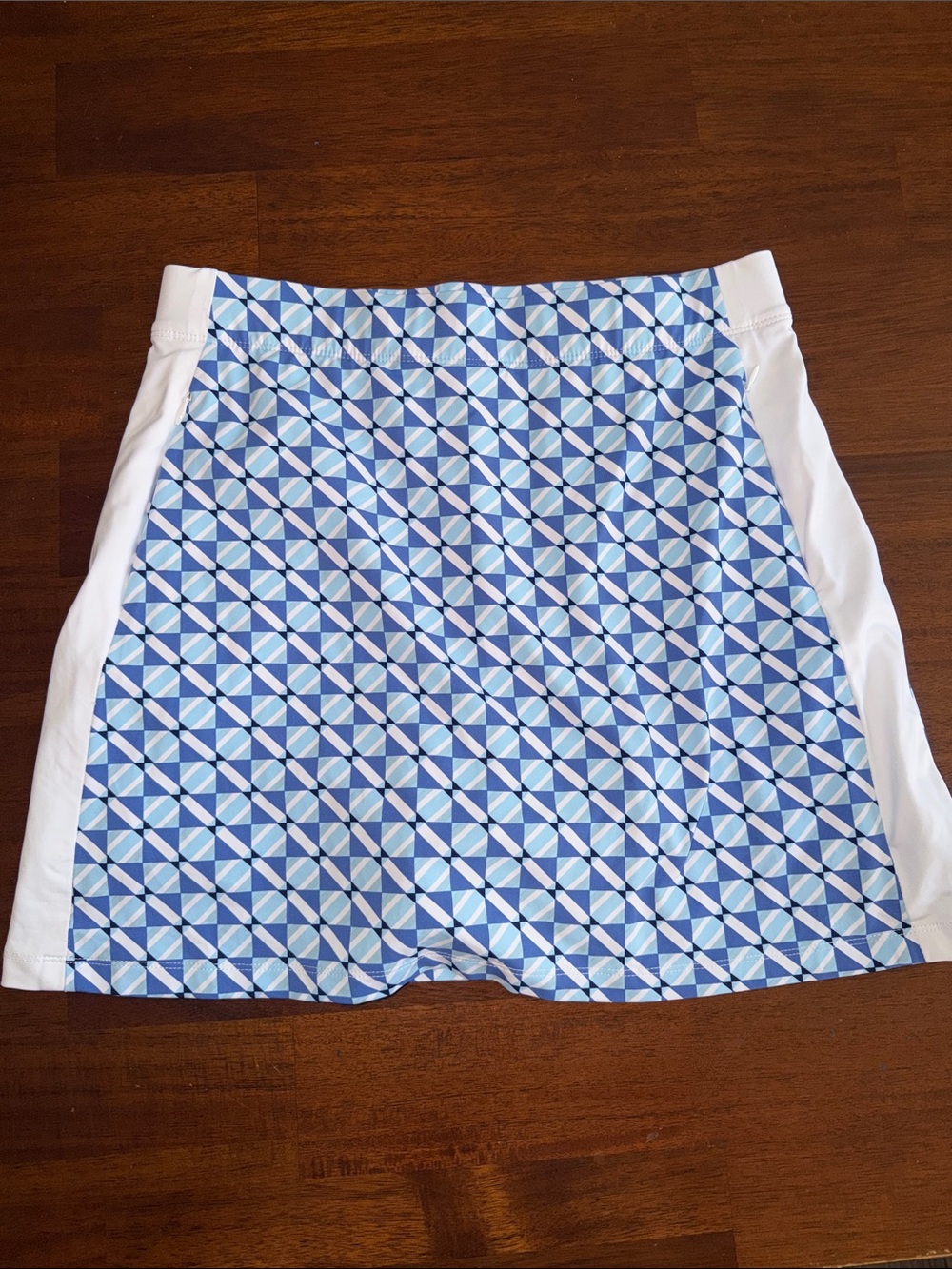 J. McLaughlin ladies Palm Spring Skort. Small. Light Blue & white Catalina Cloth